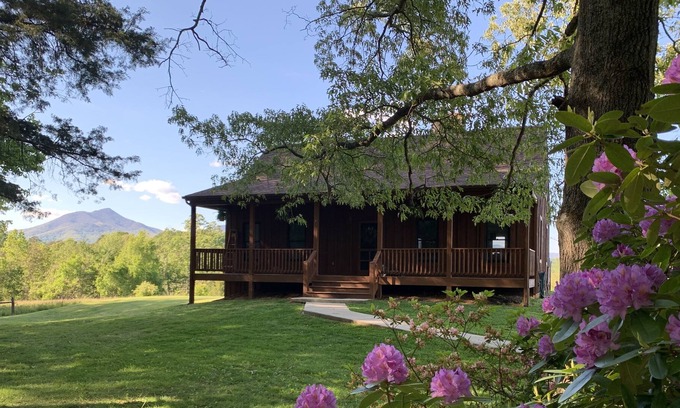 Bedford Cabin | Julie’s Cabin, Private & Secluded, Peaceful Paradise with views, Dogs OK