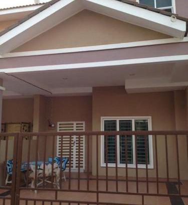 Kampung Telaga Batin House | Julina Homestay