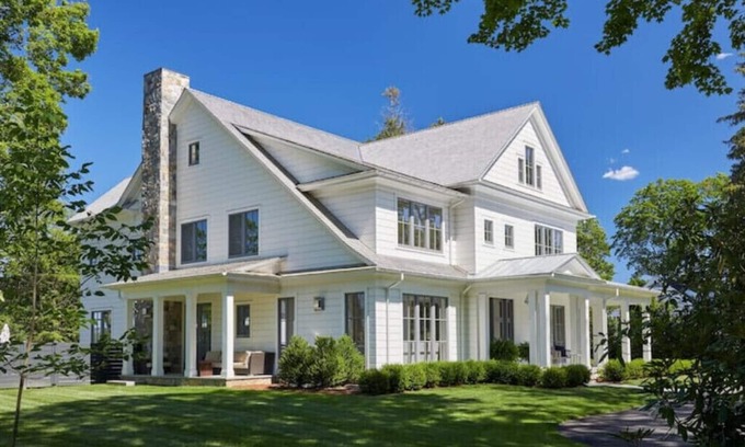 New Canaan House | July family retreat. Pool, hot-tub, full gym, basketball court, pickelball