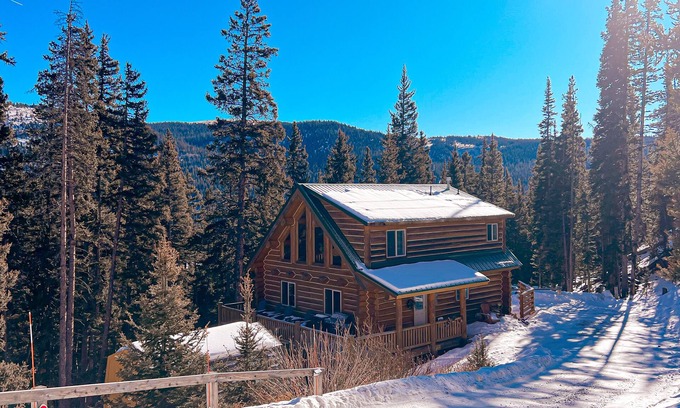 Alma Cabin | July Special! Cabin with hot tub! Near FairPlay & Breck!