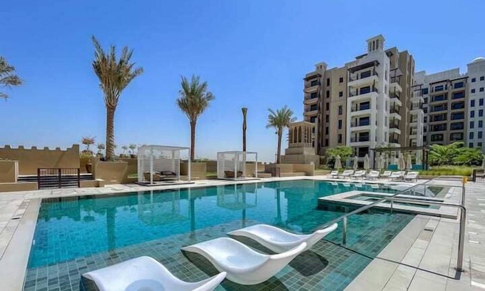 Umm Suqeim 3 Apartment | Jumeirah Living Near Burj Al Arab Beach