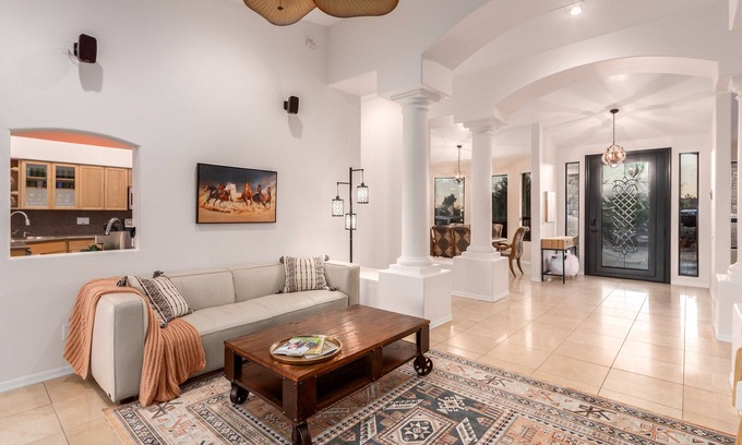 Fountain Hills House | ★ Jump in! ★ Luxurious spread in the desert & no annoying neighbors! Comfy beds!
