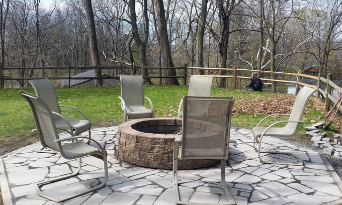 Valois House | June Special Quiet Lakeview Home 1.5 acres, Paved Road HotTub, Firepit, AC, WIFI