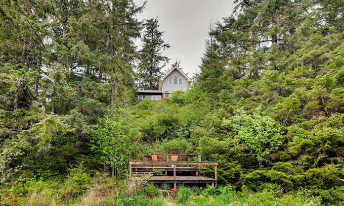 Juneau Cottage | Juneau Vacation Home: Stunning View + Beach Access