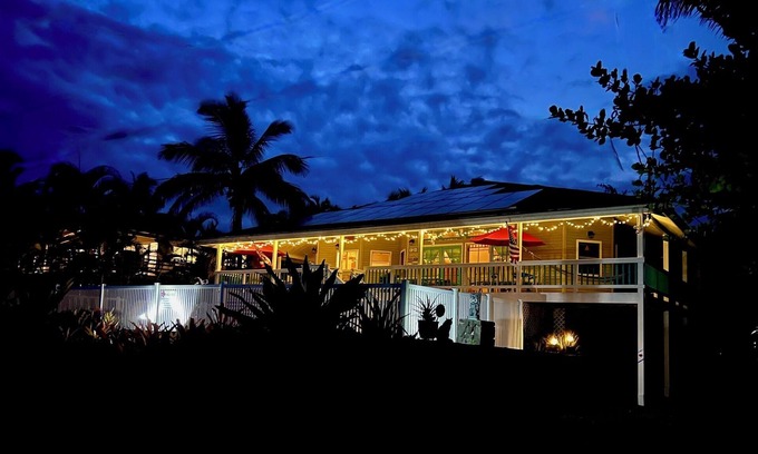 Kapoho Apartment | Jungle Bamboo Room: Watch Whales, Breakfast included at Ala Kai Bed & Breakfast