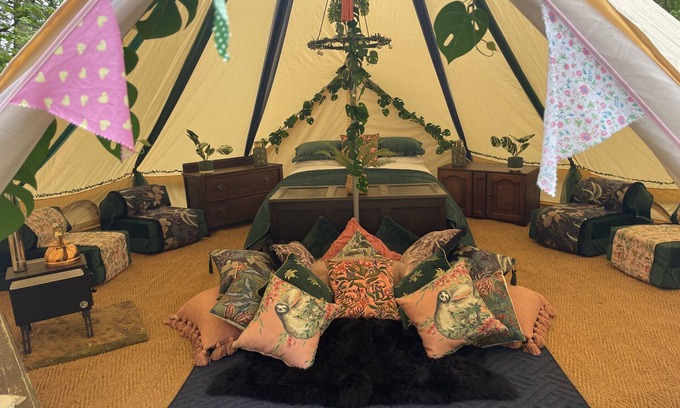 Penwood Ski Chalet | Jungle Bell Tent