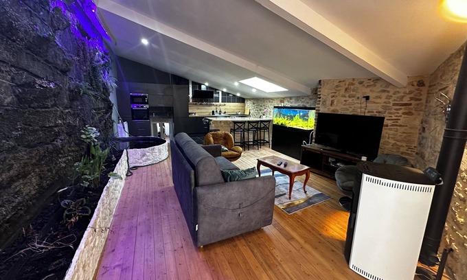 Fumel Apartment | Jungle Gîte