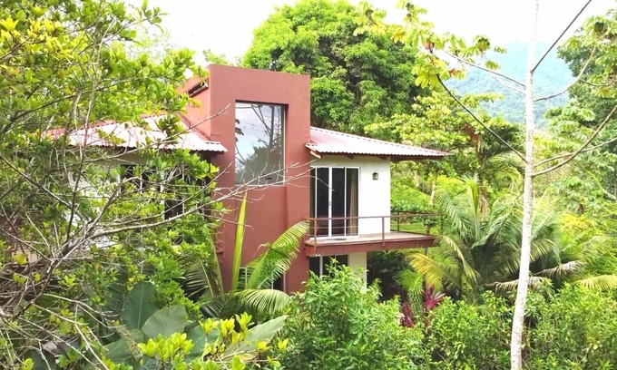 Canton Parrita House | Jungle Mountain House with Private Pool and 3 Bedrooms near Manuel Antonio