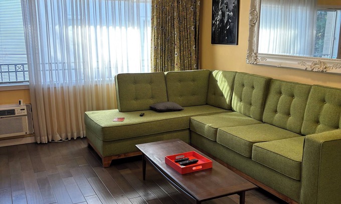 West Hollywood Condo | junior 1 bedroom condo in fabulous West Hollywood with WiFi, AC