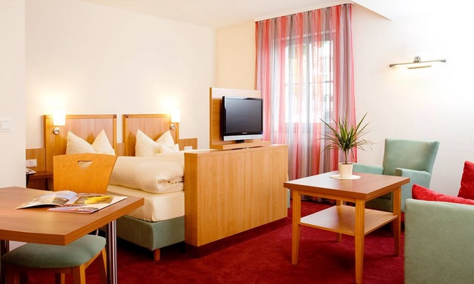 Veitshoechheim Apartment | Junior Suite with Kichenette