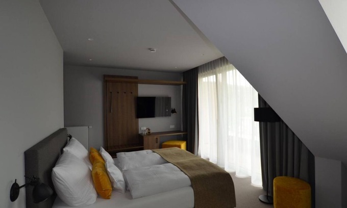 Bullay House | Junior Suite with free-standing bathtub - Boutique Hotel Moselgarten