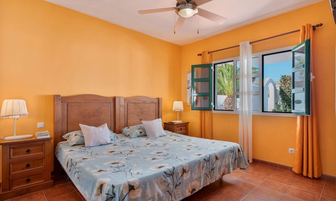 Yaiza Apartment | Junior Suite with Pool View for Holidays, Wi-Fi and Air Conditioning