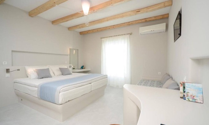Old Town Naxos Hotel | Junior Suite with Side Sea view
