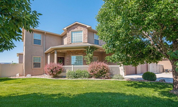 Fruita House | Juniper IV: Pergola Patio w/Garage & Townie Bikes