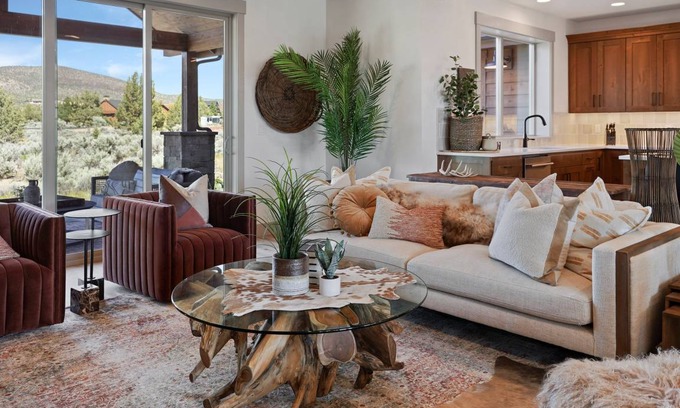 Alfalfa House | Juniper Mesa at Brasada - Brand new, Gorgeous Decor, Resort Pool and Private Hot Tub