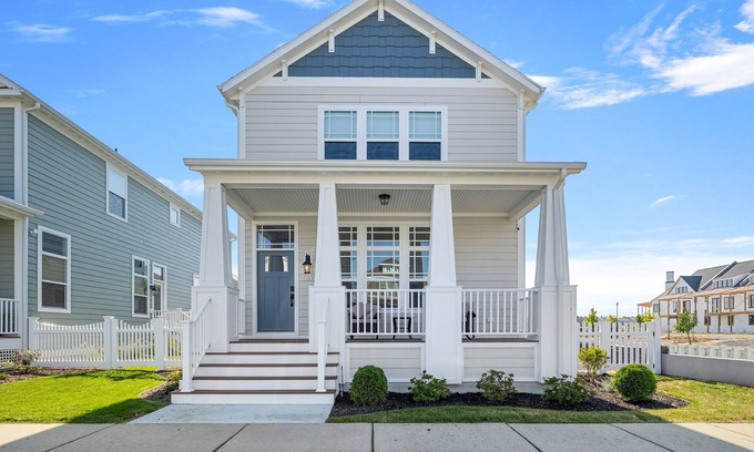 Saint Joseph House | Juniper Presents: A Gorgeous New Vacay Home with Marina View Near the Beach