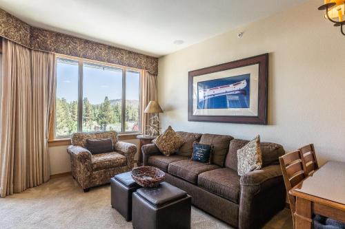 Mammoth Lakes House | Juniper Springs Lodge #413 - Luxury Ski in Ski out! 2 Bedroom