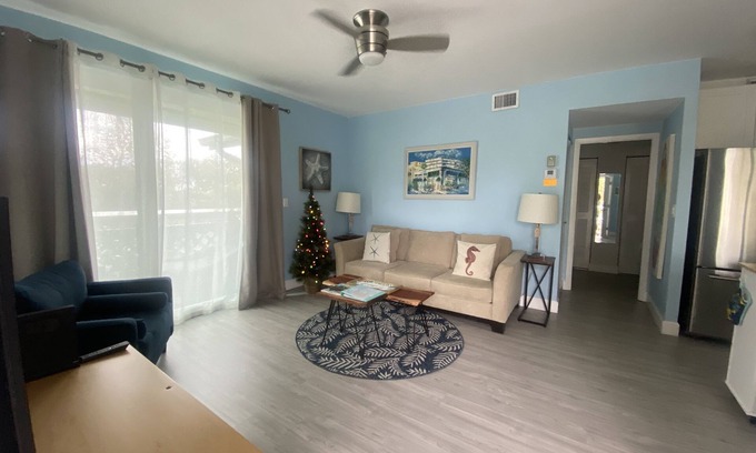 Jupiter Villa | Jupiter Bay couples singles friends getaway
