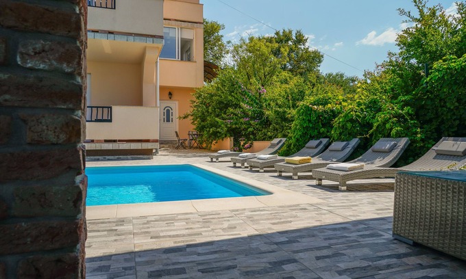 Palit Apartment | JURIĆ apartments with outdoor pool and bargain in RAB-PALIT