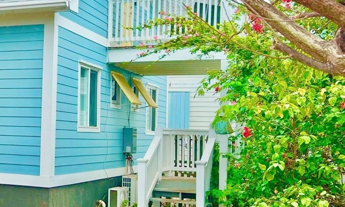 Rainbow Bay Apartment | Jus Breathe - Gorgeous Views & walking distance to Twin Beach