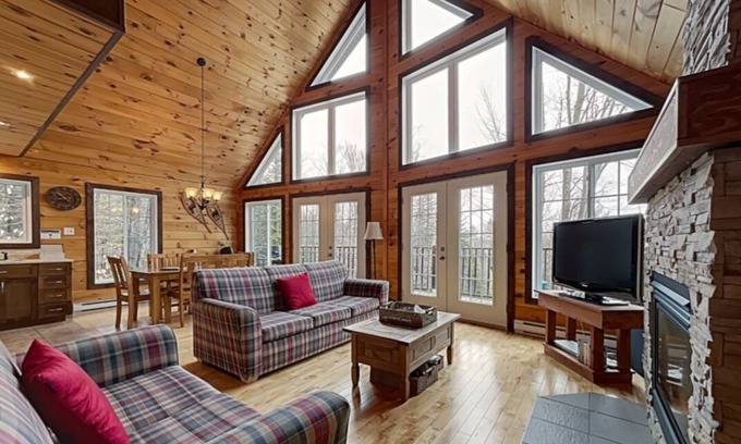 Saint Come Ski Chalet | Just 2 minutes from Val St-Côme, enjoy a skiing, hiking, biking and spa holiday.