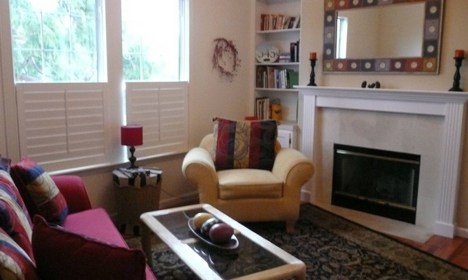 St. Helena House | Just 5 Minutes Walk To Main Street St. Helena & Vineyards - Classic Victoriana