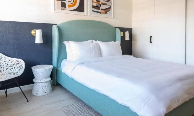 Piedmont Avenue House | Just a brief walk to Kaiser Permanente Oakland Medical Center!