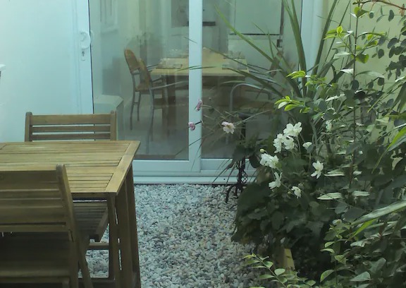 Bognor Regis Apartment | Just a few steps to the seafront & all amenities, cafes, restaurants & bars