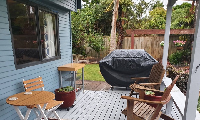 Urenui Cottage | Just a stroll away........