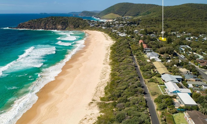 Boomerang Beach Apartment | Just Beachy - freshly renovated apartment minutes walk from the beach!