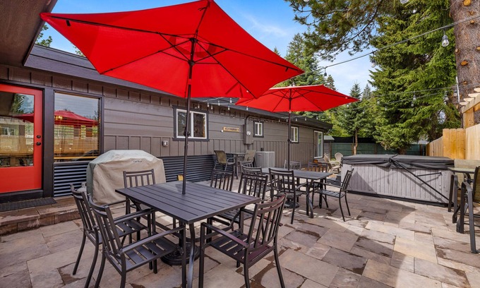 McCall House | Just for Fun - Hot Tub - Air Conditioning - Near Downtown