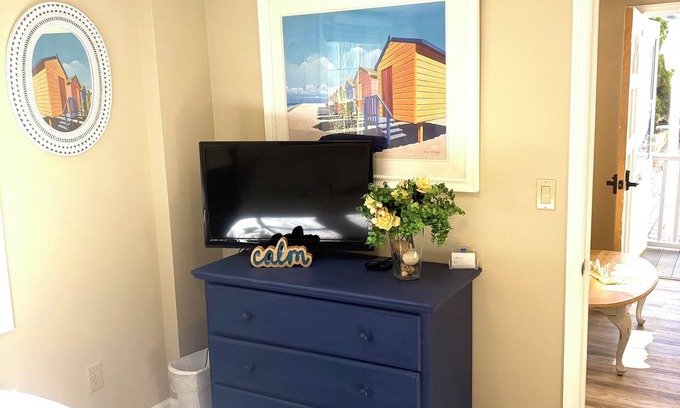 Beach Haven Apartment | Just Renovated Charming 2 Bedroom Cottage