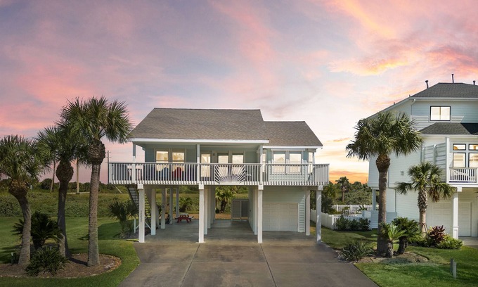 Pirates Beach West House | "Just Right" in Pirates Beach West - Family Friendly! Updated! Pet Friendly!!