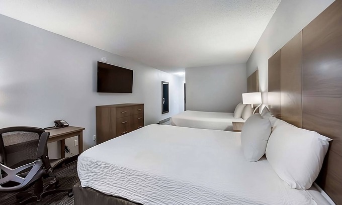 Grants Pass Hotel | Just What You Were Looking For! 4 Spacious Units w/Free Continental Breakfast!