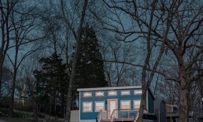Goreville Apartment | Justice- Book 1, 2 or 3 Cabins. Pet Friendly for a fee. Lake View