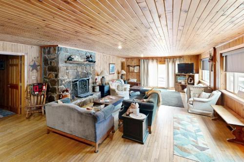 Londonderry House | Justin Lake Lodge