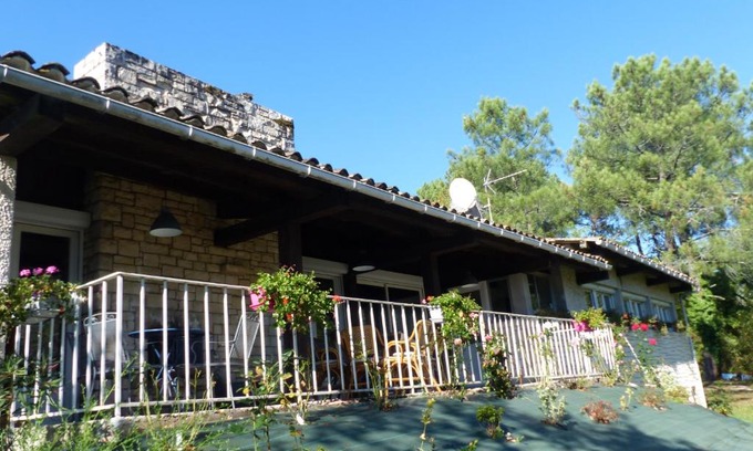 Brignac-la-Plaine Villa | JUSTINE