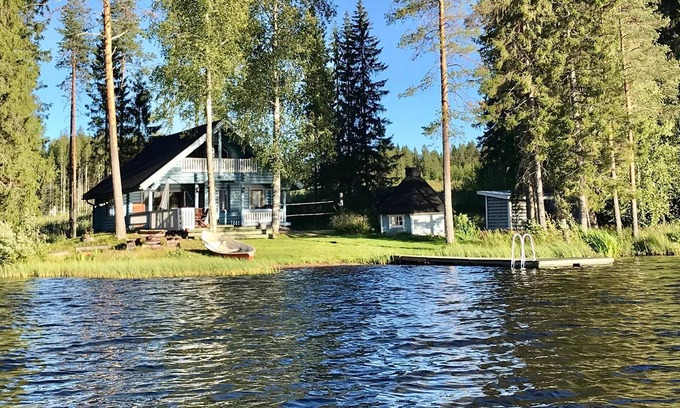 Vierema Cabin | Kömmäkköniemi – Your Spacious Log Cottage in Central Finland with Hot Tub