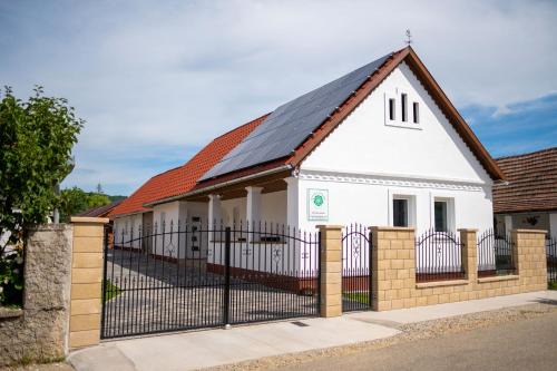 Cserepfalu Apartment | Kövirózsa Vendégház