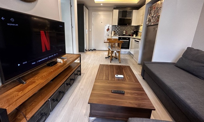 Bornova Apartment | Küçükpark civarı 1+1 Klimalı daire