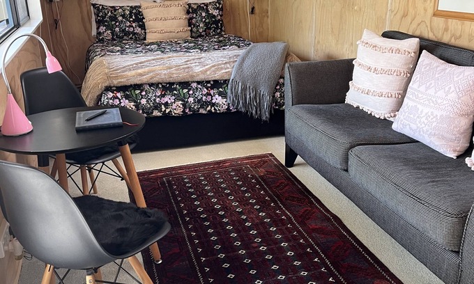 Tawharanui Apartment | Kākā Ridge Retreat Bush Hideaway