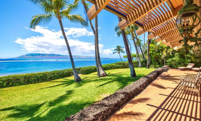 Historic Lahaina Front Street House | K B M Resorts BAY-35 - Presidential 5bd, 5ba beach-front estate, air conditioning, steps to ocean