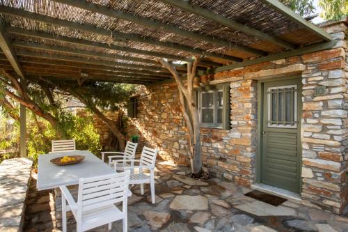 Agios Fokas House | K Homes-Family Stone Suite