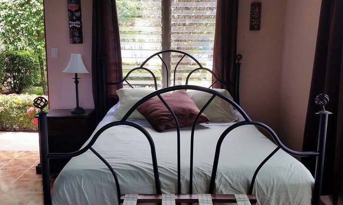 Nosara Hotel | K-Rae's Irish Pub and Inn - Theresita