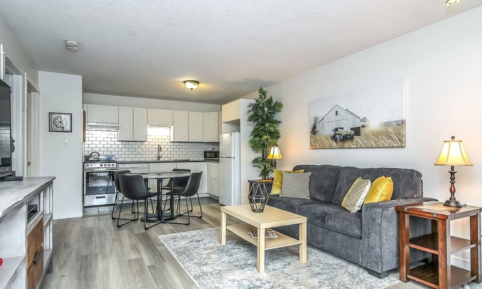 Collingwood Condo | K's Cozy Condo -Mins. to Beach, Trails, Shops, Ski