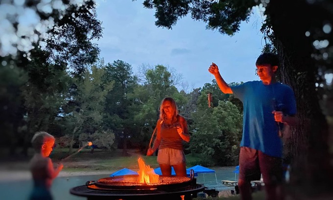 Prairie Lea House | #K Son's Blue River Camp - Glamping Cabin w/2 Queen Beds