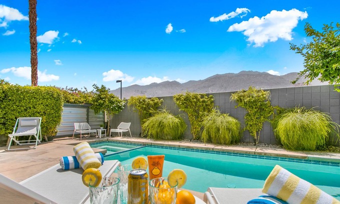 Baristo House | K0646- Posh 2/2.5 Townhome with Private Pool. 5 Minutes to Downtown PS!