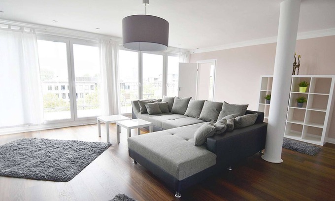 Altstadt-Nord Apartment | K68 penthouse apartment on Friesenplatz in the heart of Cologne with wrap-around terrace