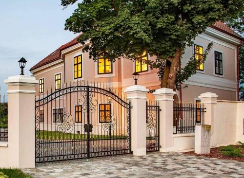 Nana Bed & Breakfast | Kaštieľ Nána