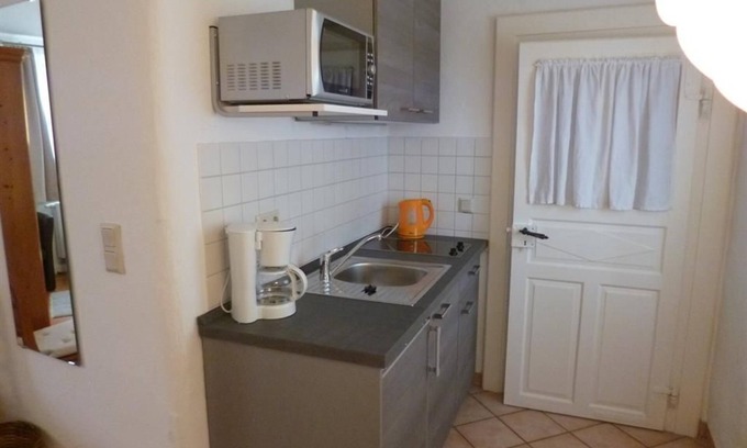 Weisenheim am Berg Bed & Breakfast | Kabinett - Holiday apartment - Alter Winzerhof